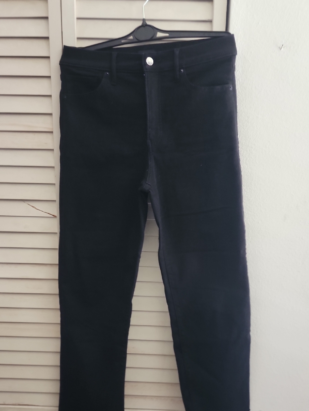 EXPRESS WOMENS Black HIGHWAIST STRAIGHT LEG Jeans IN A SIZE 6 Regular